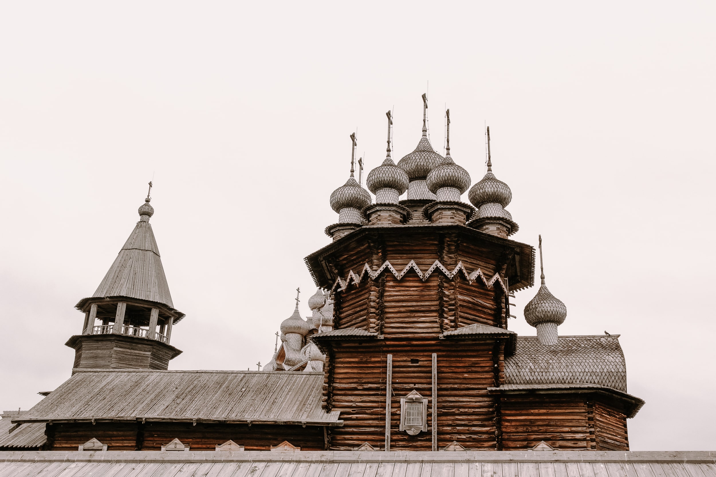 Круизы на Кижи: путешествие к сердцу северного зодчества