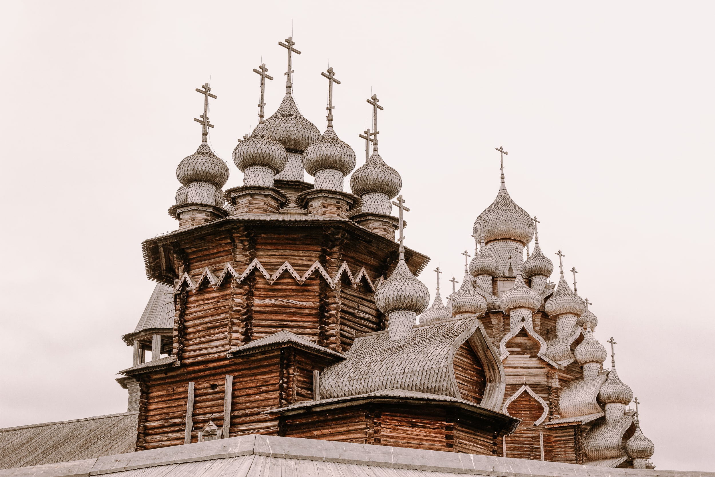 Круизы на Кижи: путешествие к сердцу северного зодчества