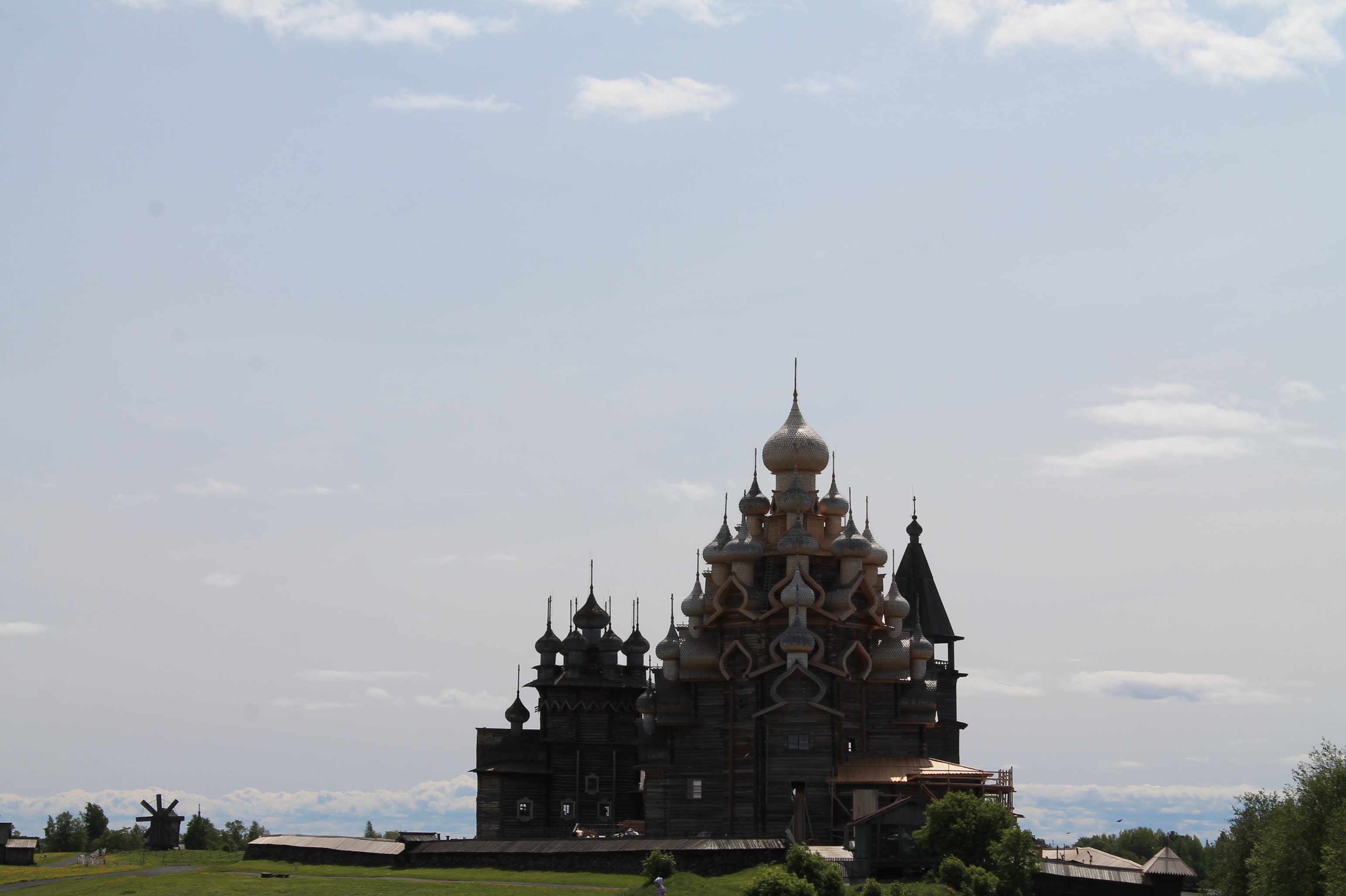 Круизы на Кижи: путешествие к сердцу северного зодчества