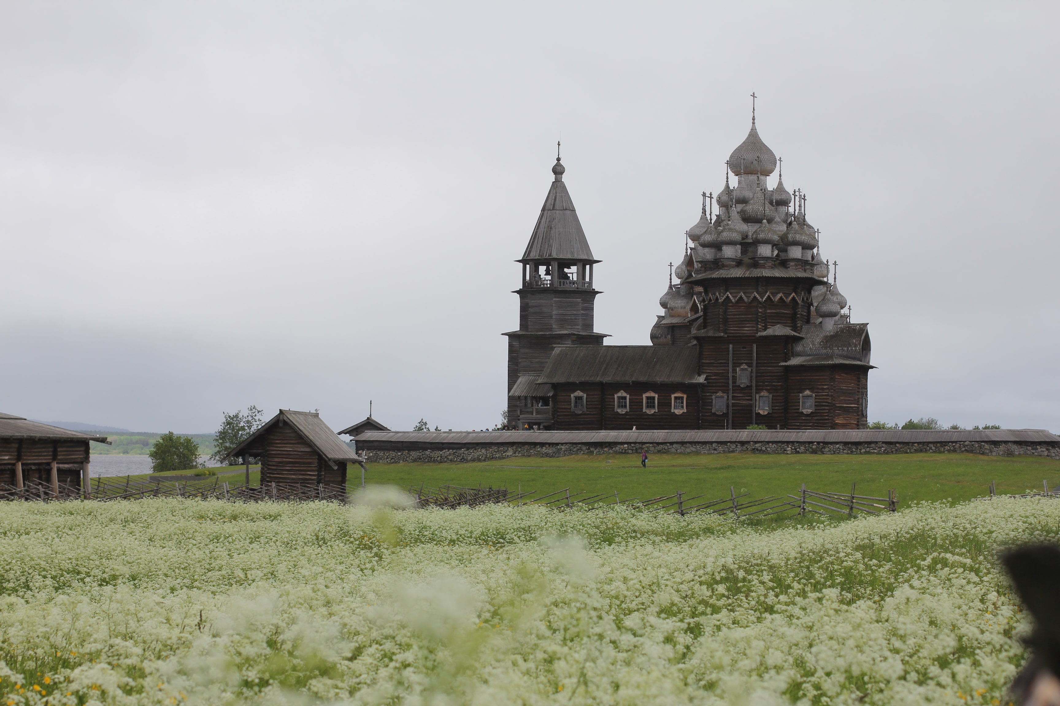 Круизы на Кижи: путешествие к сердцу северного зодчества
